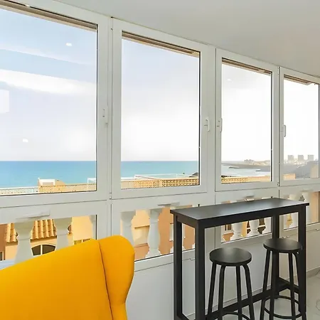 Sea Breeze Apartment *